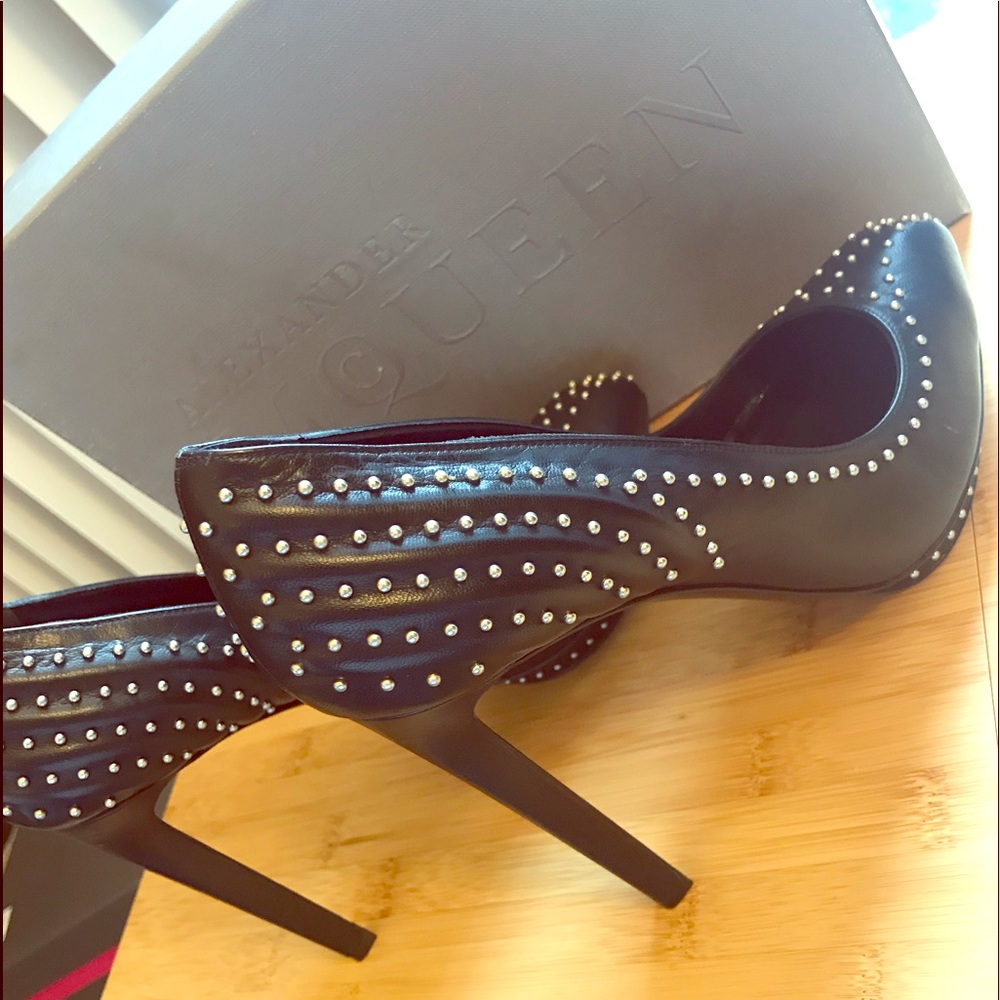 Alexander McQueen studded Pumps